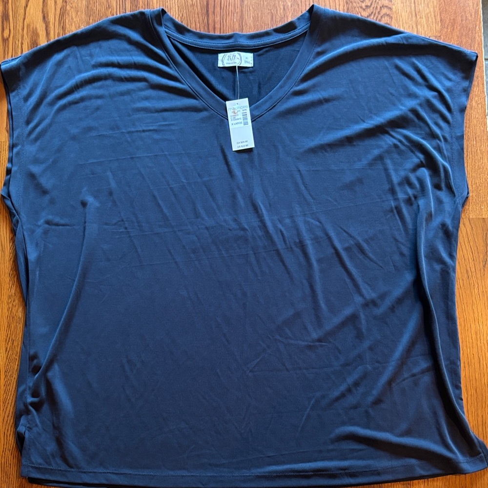 Elegant Navy V-Neck Short Sleeve Top